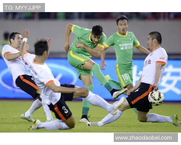 杭州足球队中路突破战术解析与比赛影响深度剖析