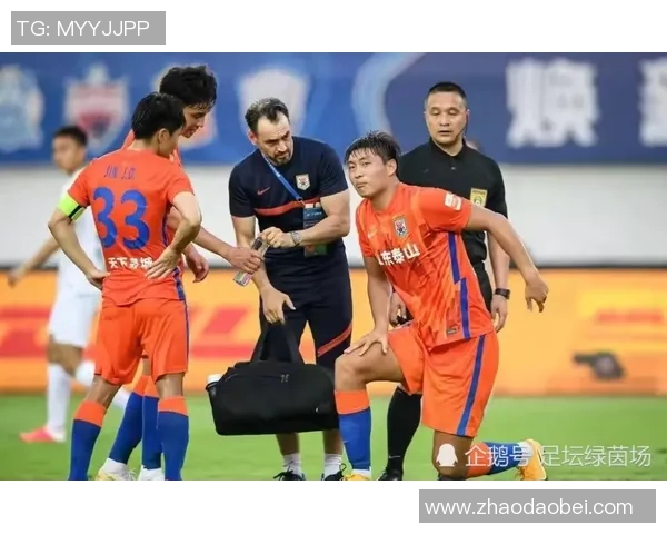 山东鲁能队迎战重庆队全力争胜展现球队实力与斗志