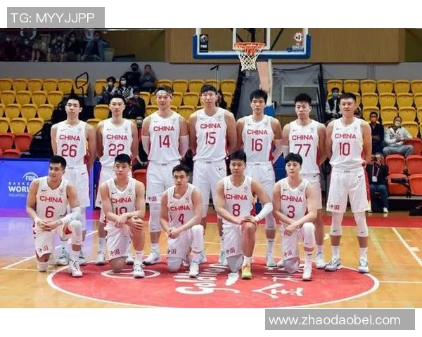 男篮红队迎战哈萨克斯全力争胜展现团队实力与战术配合